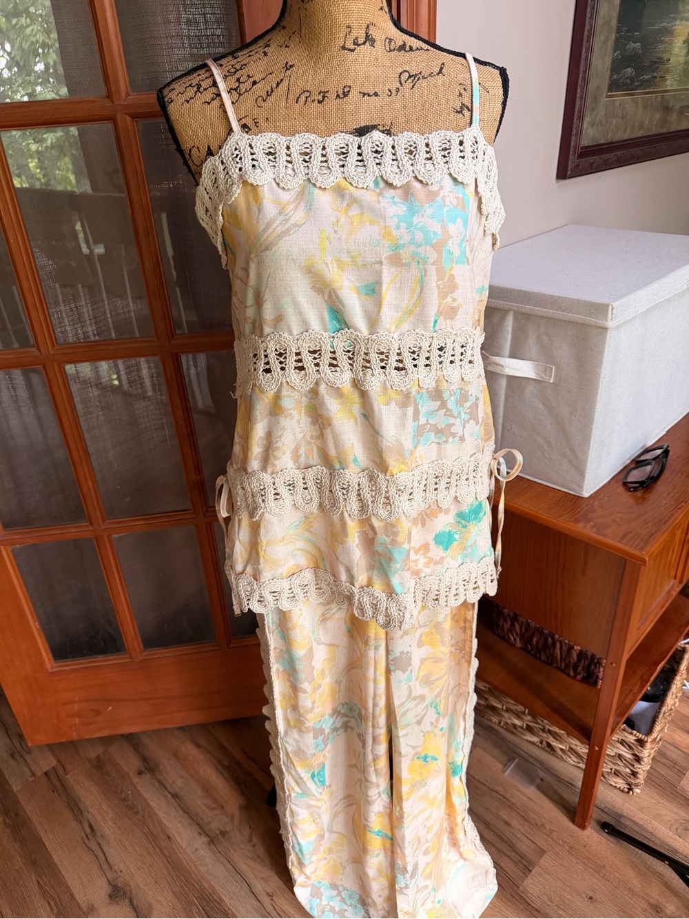 Amazon Essentials Cream Floral Crochet-Trim Tunic Top